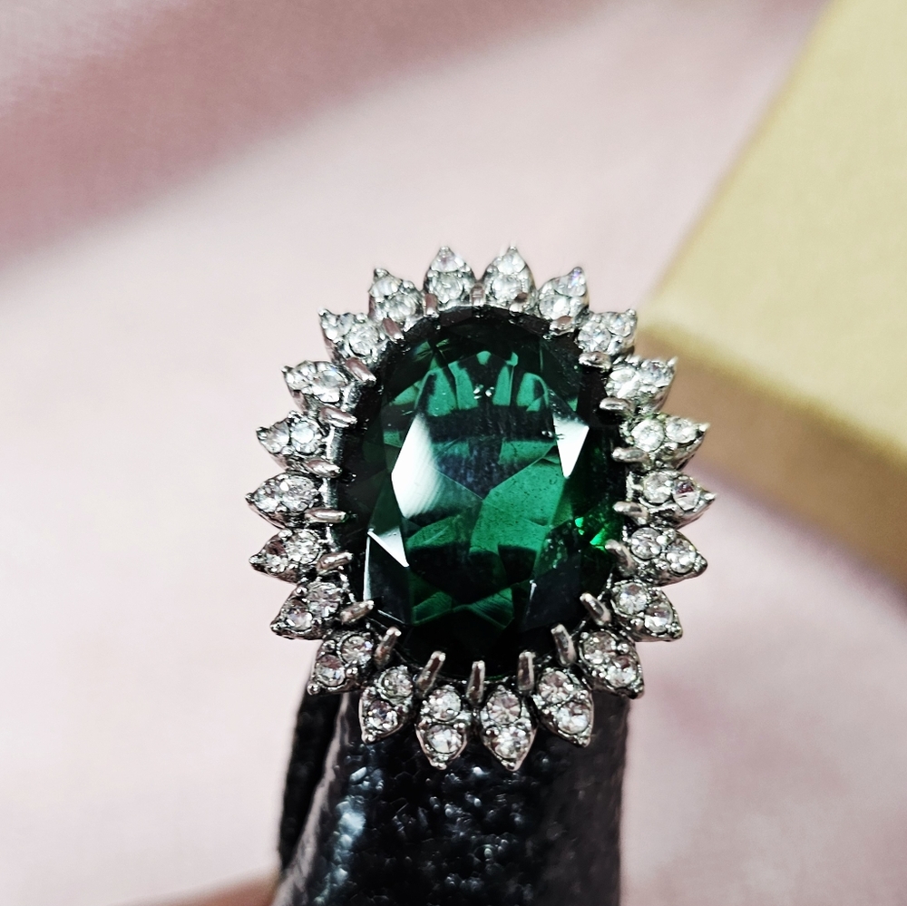 Ring..Emerald Green And Silver Statement Ring - image 8